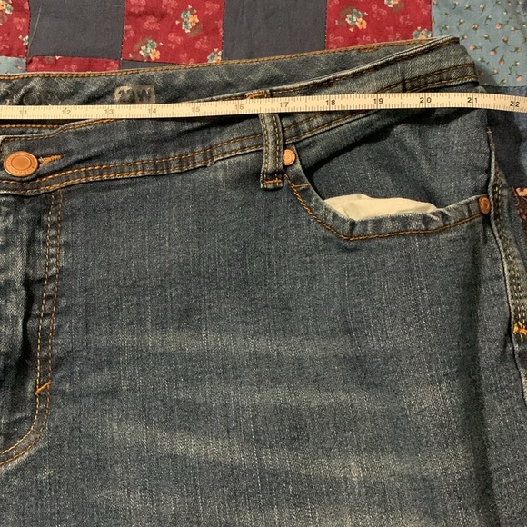 Faded Glory Women’s Plus jean capris 22w - Picture 2 of 5